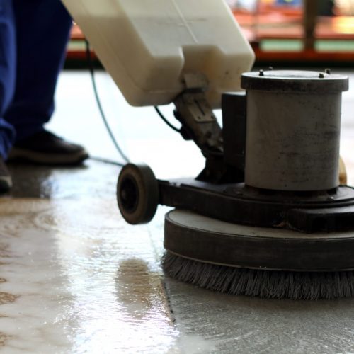商业清洁布里斯班 - person cleaning the floor in a commercial setting