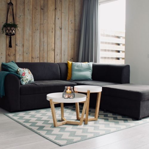 地毯清洁 阳光海岸 - modern lounge set with dark couch